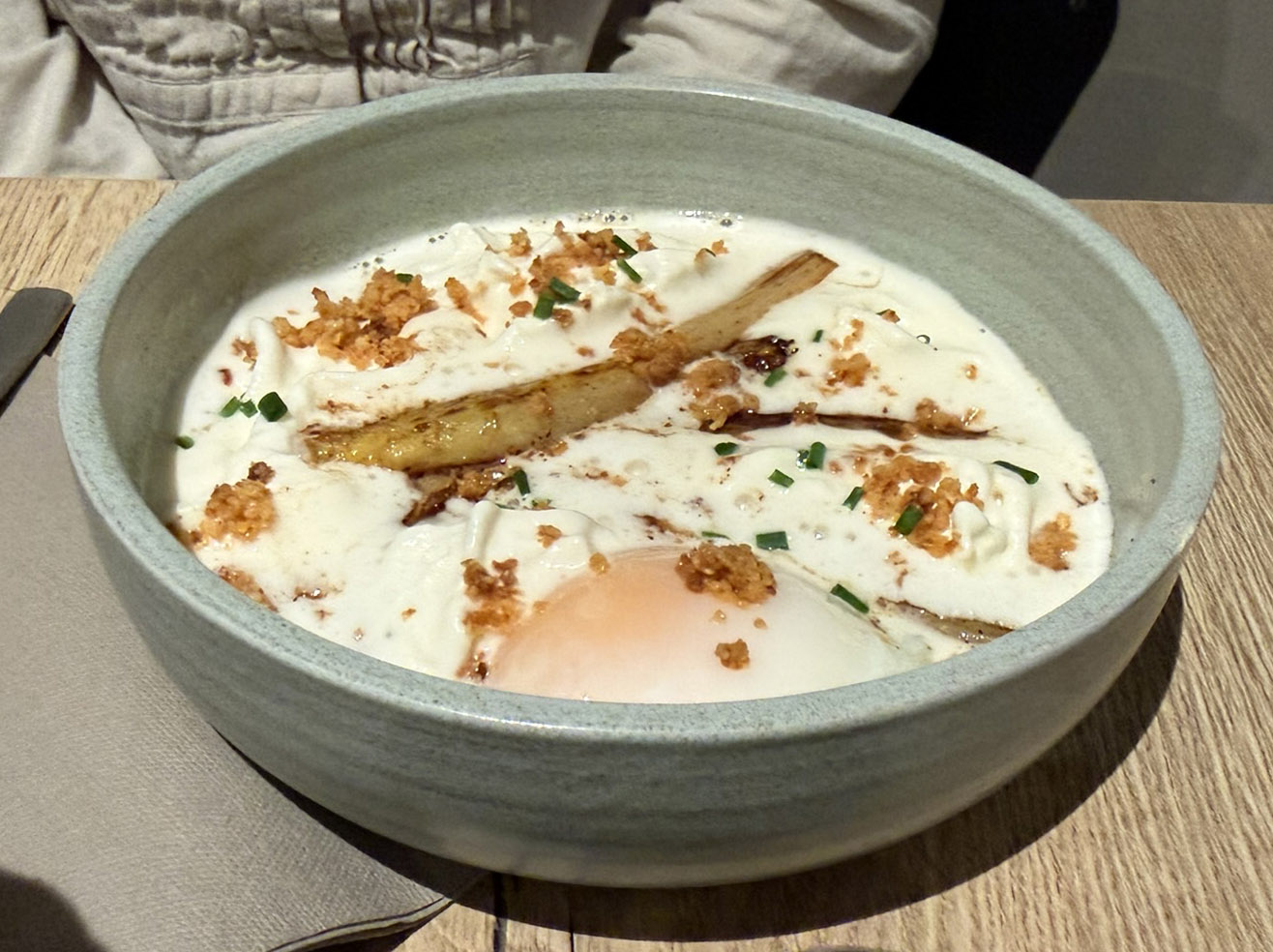 前菜完美水波蛋配奶油酱