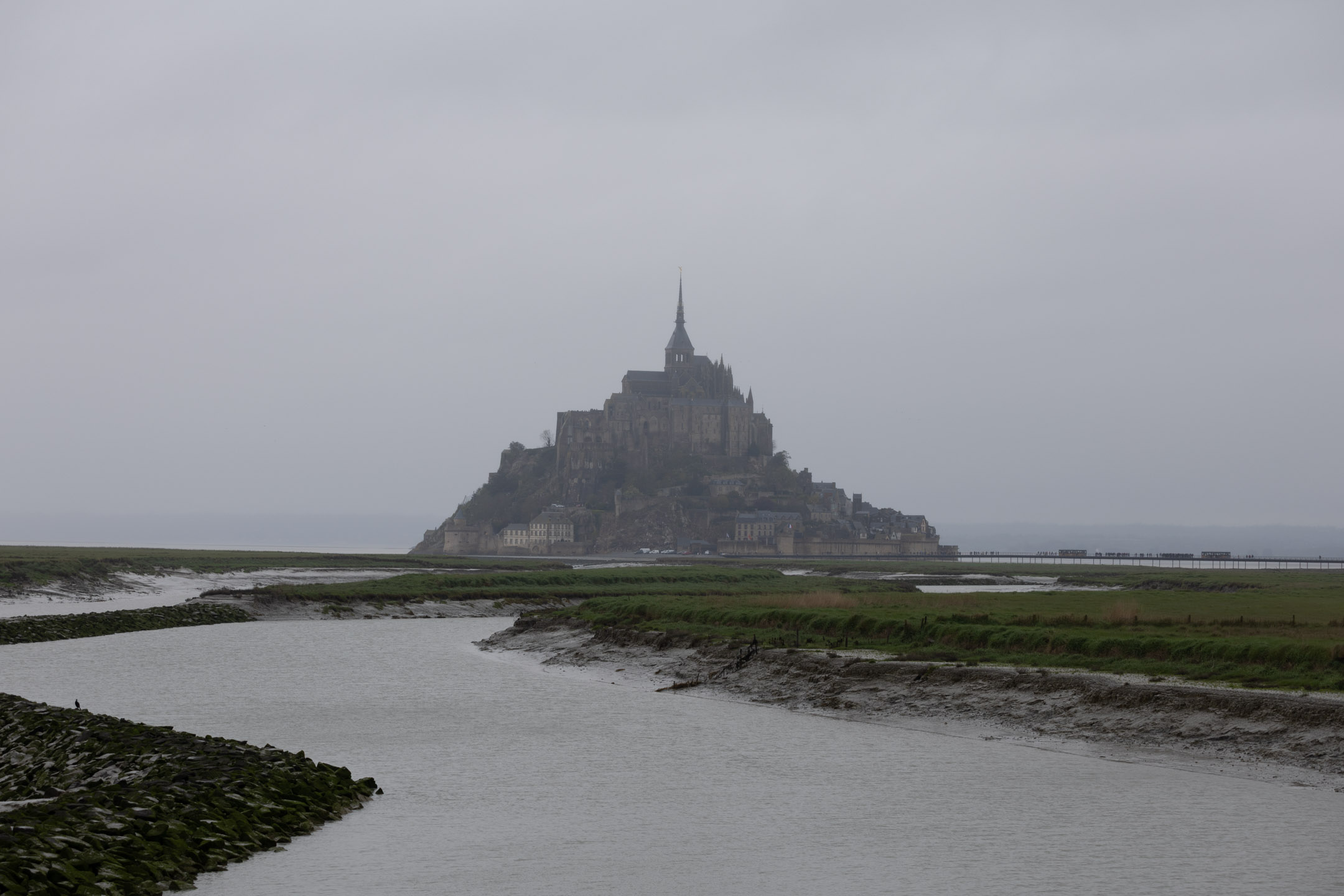 水坝圣山视角，可惜是阴天拍的没有倒影