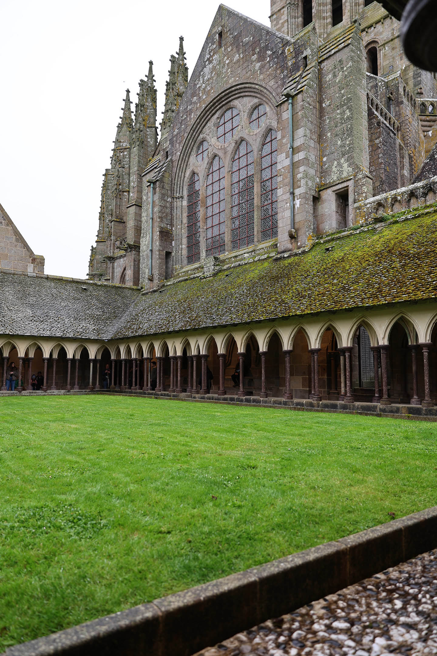 柱廊和青青草地